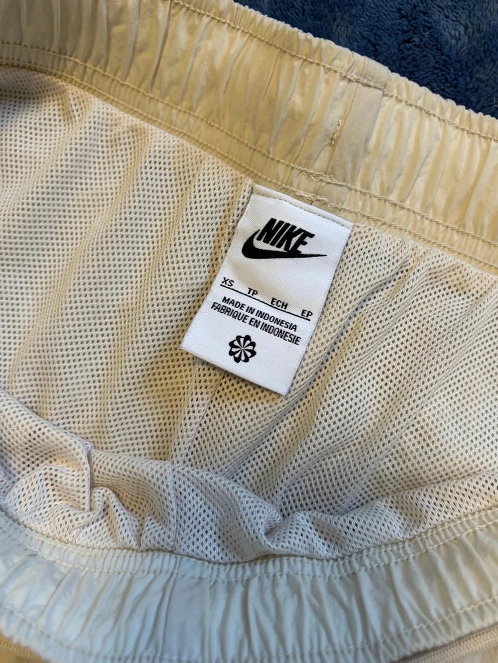 Nike Women’s Light Cream Swoosh Joggers